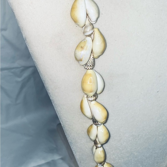 Shell Necklace - Picture 3 of 4